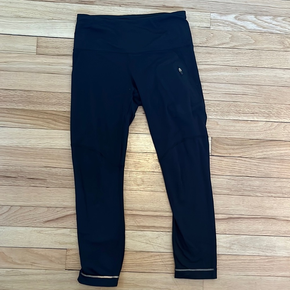Lululemon size 6 leggings with zipper pocket